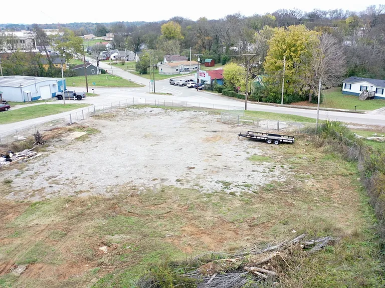 200 Cemetery Ave — Photo 11