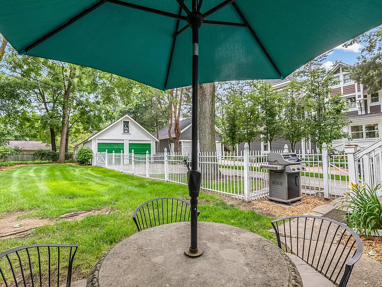 211 Catalpa Dr — Photo 17