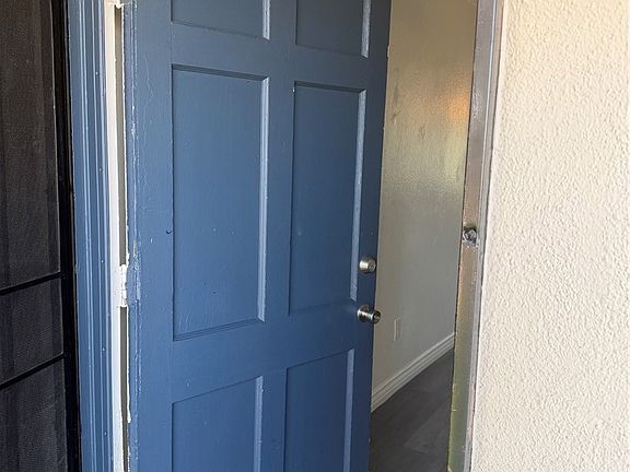 4th image of 1724 Crofton Ln