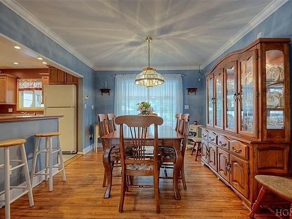 4th image of 2432 Pine Grove Ct