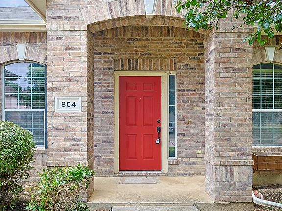 4th image of 804 Charlotte Dr
