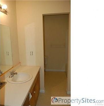 5th image of 805 W Waddell St