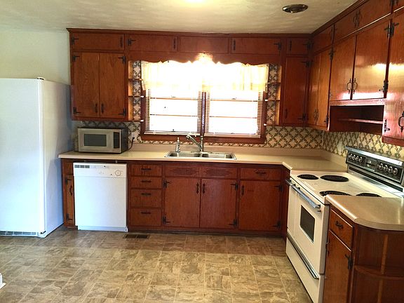 3rd image of 1572 Warpath Dr
