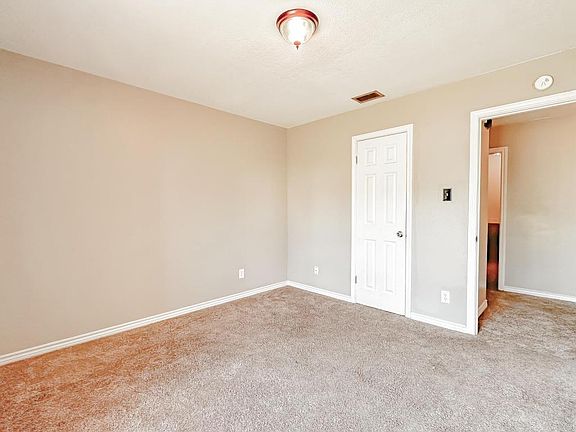 5th image of 3014 Eastland Ave