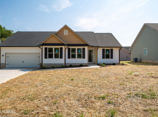 102 Dixie Cir, Clinton, NC 28328