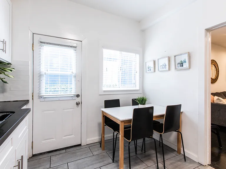 1806 Washington Way #B — Photo 12