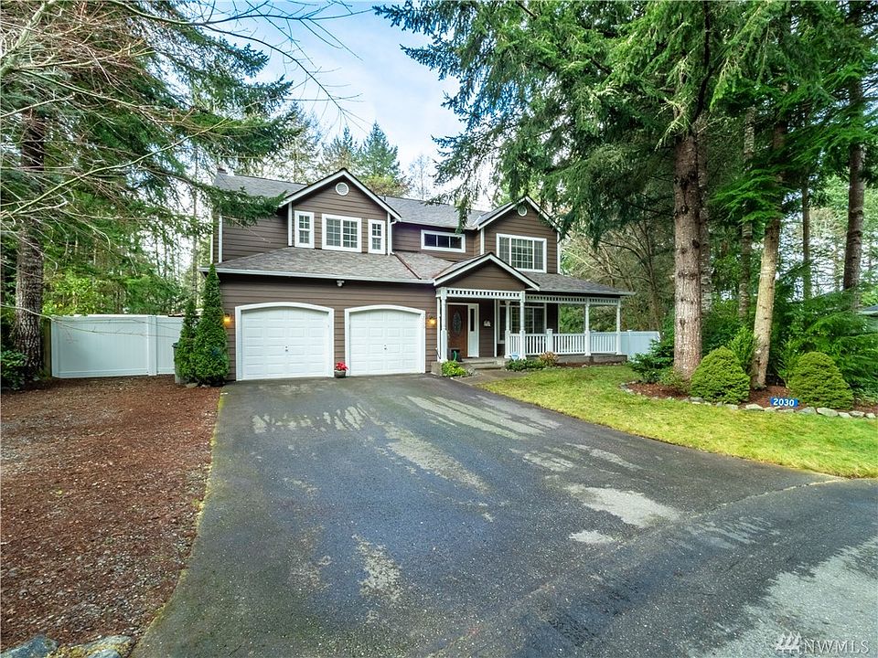 The home is well set-back from the cul-de-sac and fencing on each side secures the back yard. 