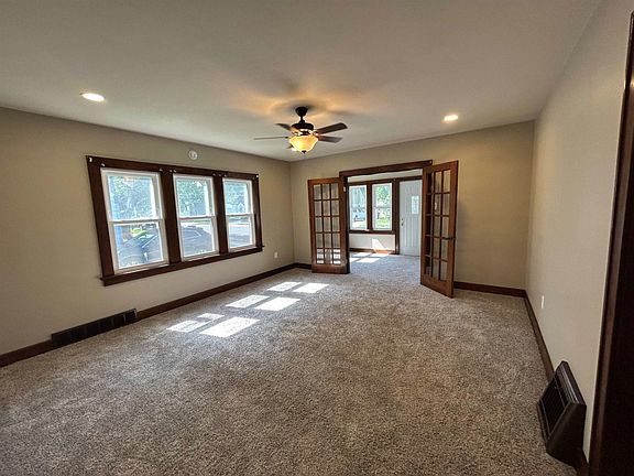 5th image of 822 E Randall St