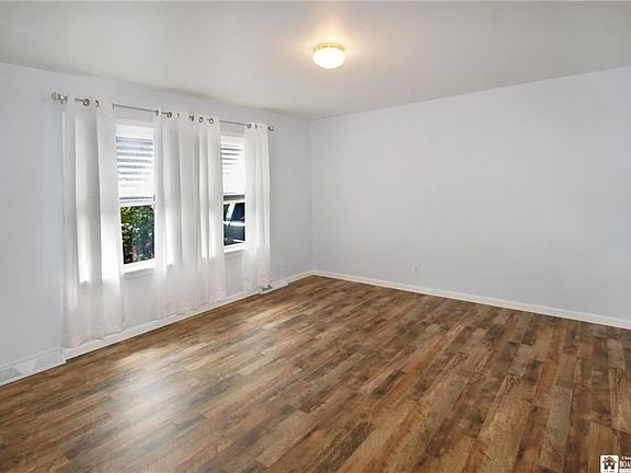 4th image of 23 Wood St