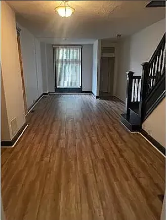 3 bed, 1.5 bath, 1360 sqft, $1,500 — Photo 2