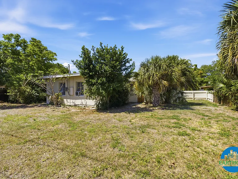 6366 Hampton Dr N — Photo 25