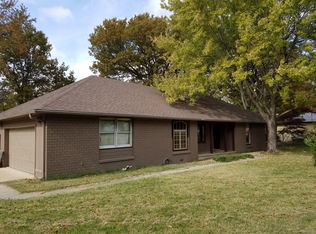 711 S Pin Oak Dr, Springfield, MO 65809
