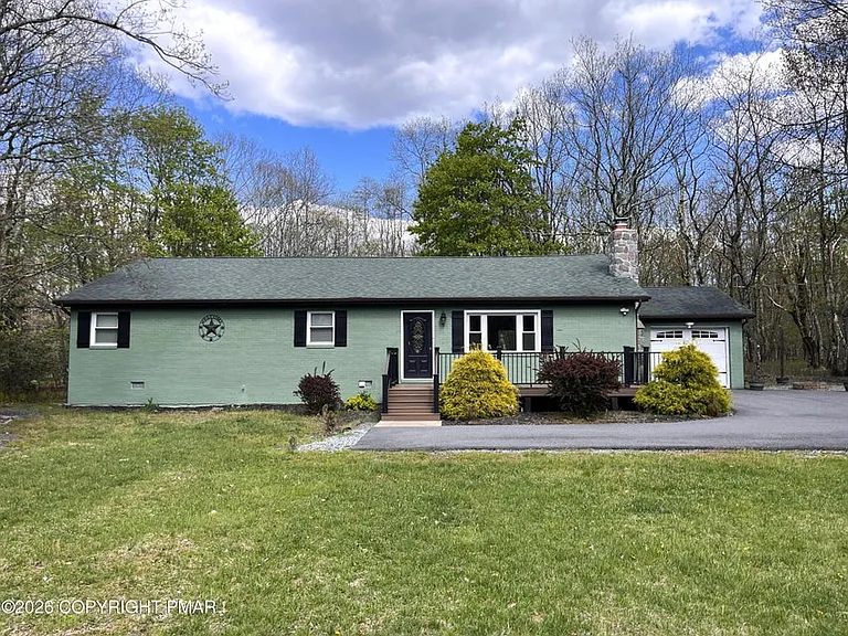 31 Hemlock Dr — Photo 3