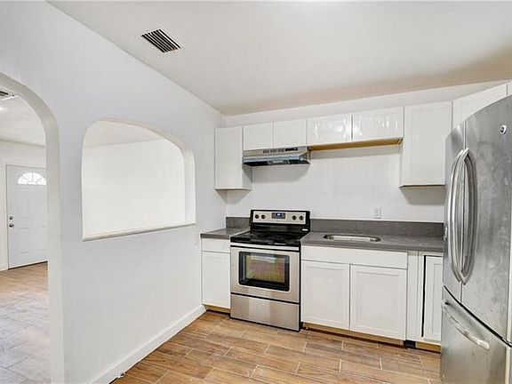 4th image of 1005 S North St