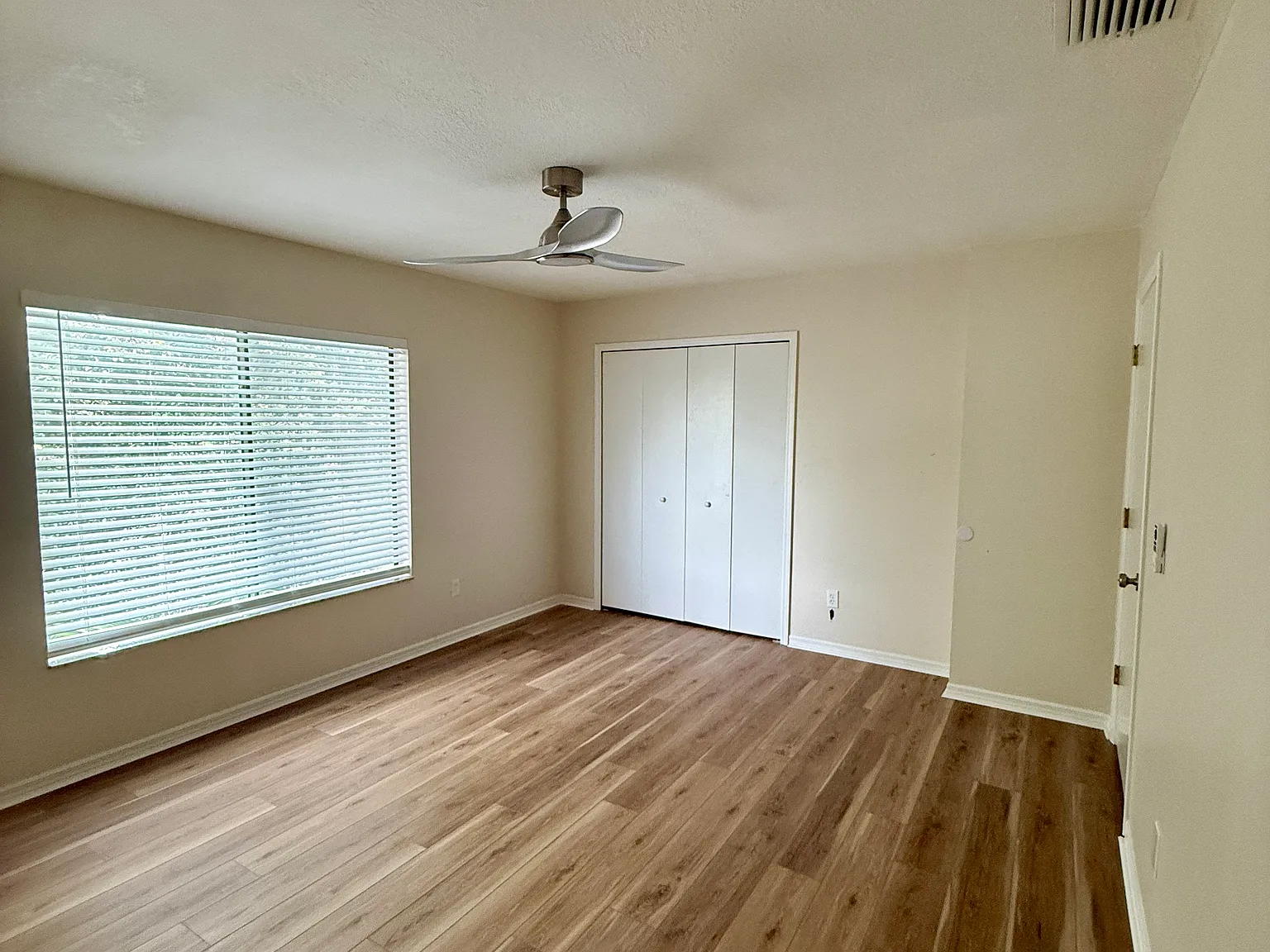 3 bed, 1332 sqft, $2,500 — Photo 4