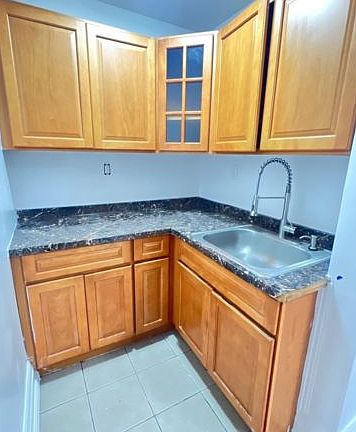 4th image of 56 Vermont Ave Unit 2R