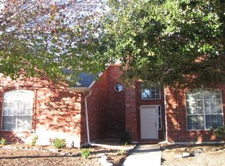 108 Londonderry Ln, Mansfield, TX 76063