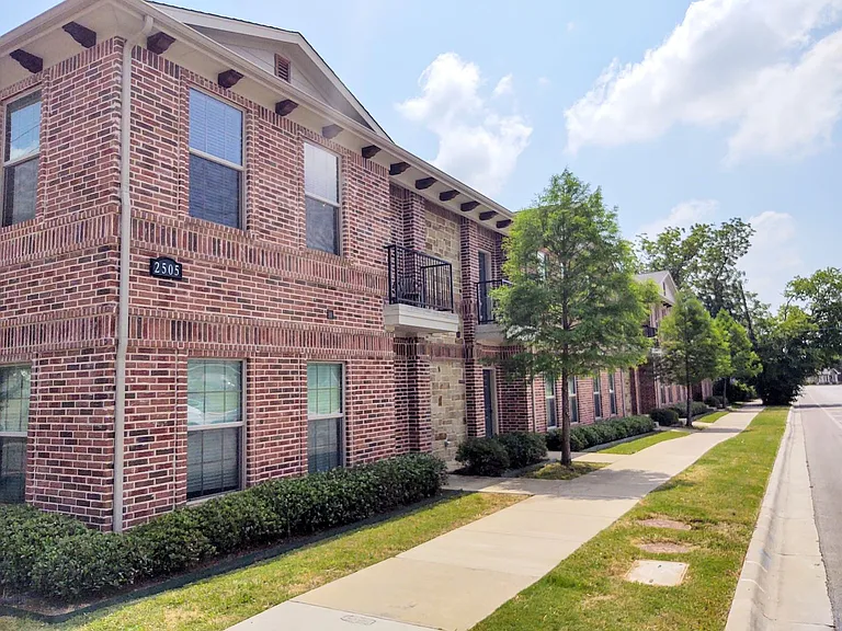 Hickory Park Apartments — Photo 11