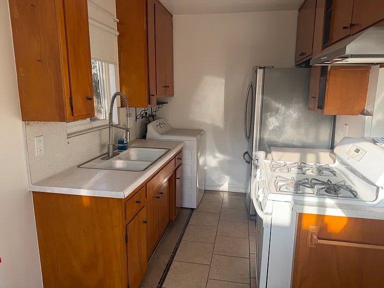221 S Marguerita Ave #A — Photo 5