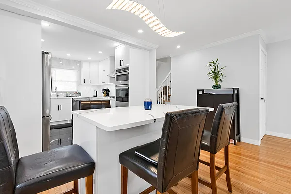 Sold by Remax Edge | media 5