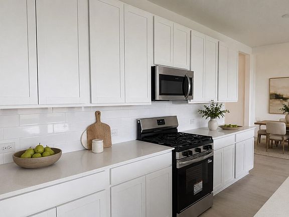 4th image of 608 Arabian Ln