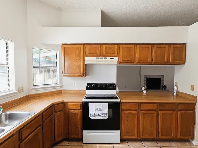 227 Burlington Dr — Photo 6