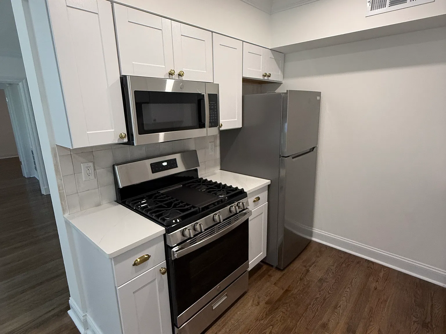 765 Westwood Dr — Photo 3