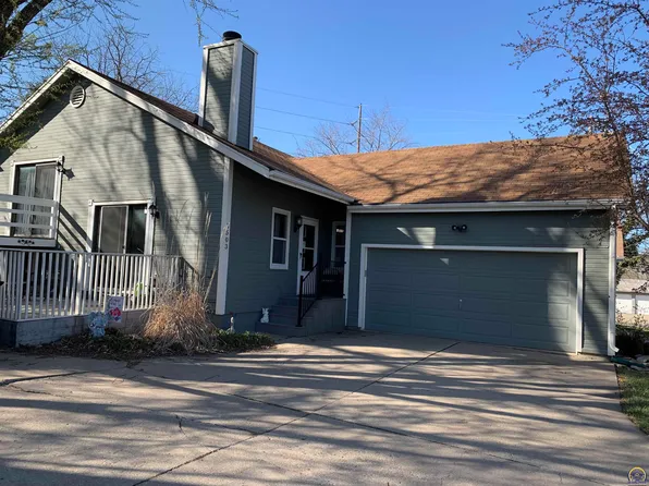 3503 SW Eveningside Dr, Topeka, KS 66614