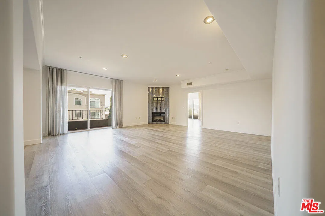 3 bed, 3.0 bath, 1890 sqft, $4,600 — Photo 3