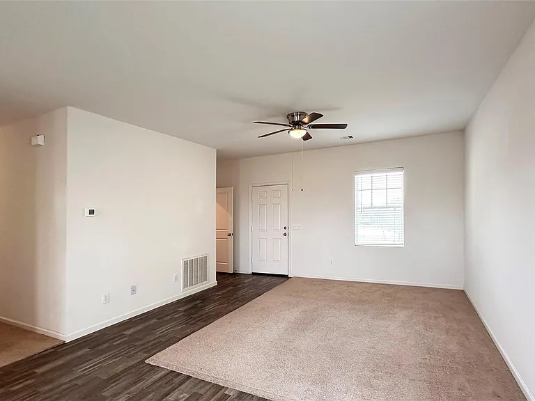 2013 Spindletree Ln — Photo 3