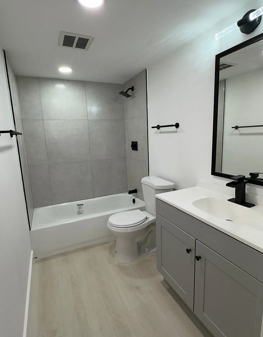 4170 Inverrary Dr — Photo 1