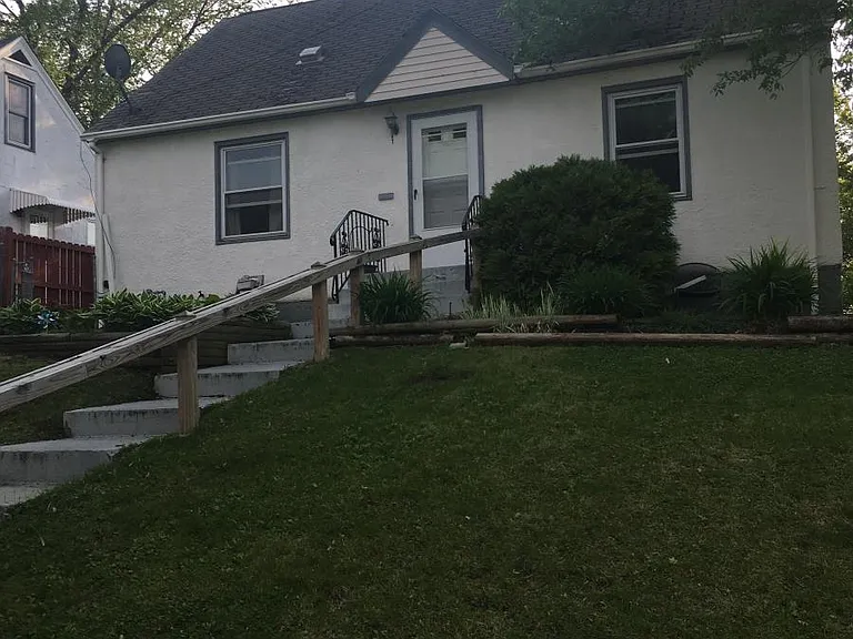 1327 Prior Ave S — Photo 1