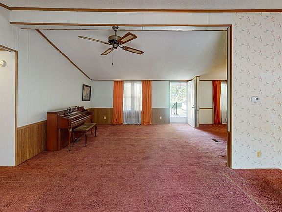 3rd image of 39 Kingdom Hall Dr