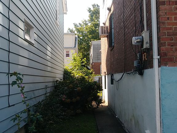 2nd image of 11048 158th St