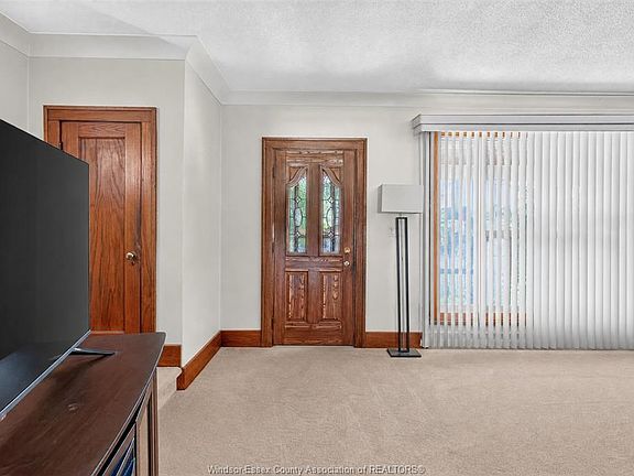 5th image of 1342 Hall Ave