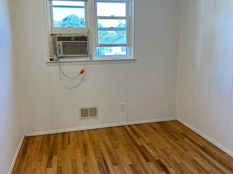 221 Midland Ave — Photo 8