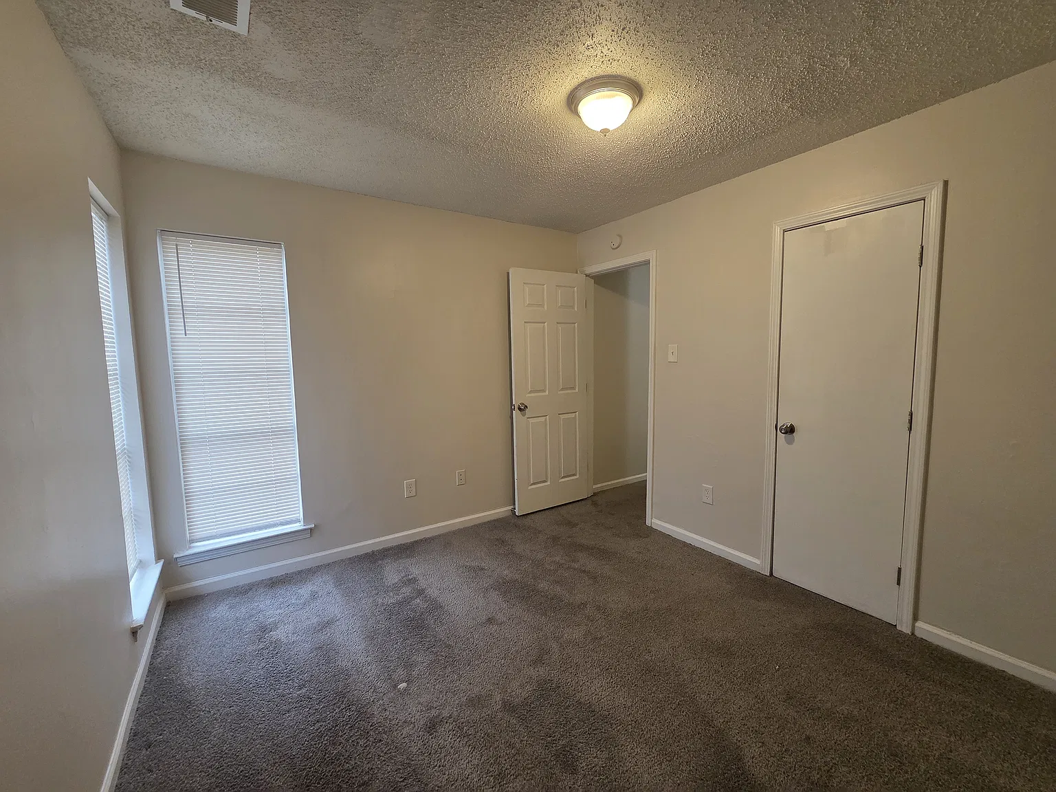 3 bed, 1046 sqft, $1,095 — Photo 3