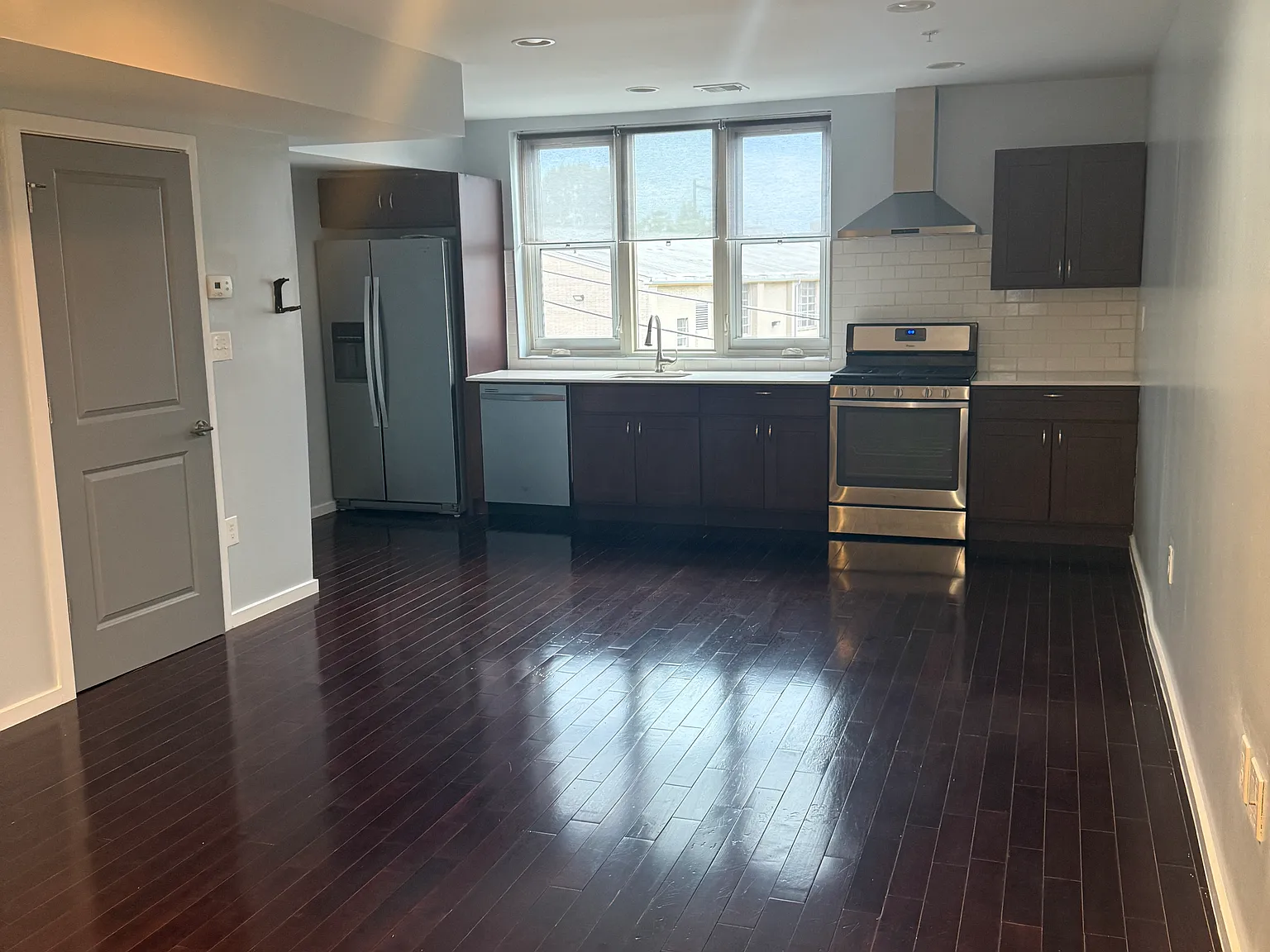 2 bed, 1400 sqft, $2,000 — Photo 2