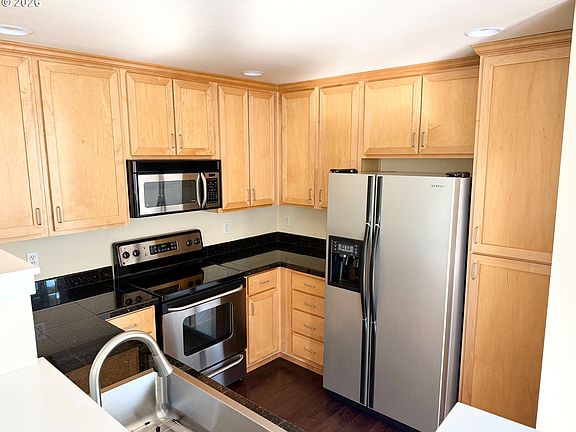 4th image of 2608 SW Hume Ct