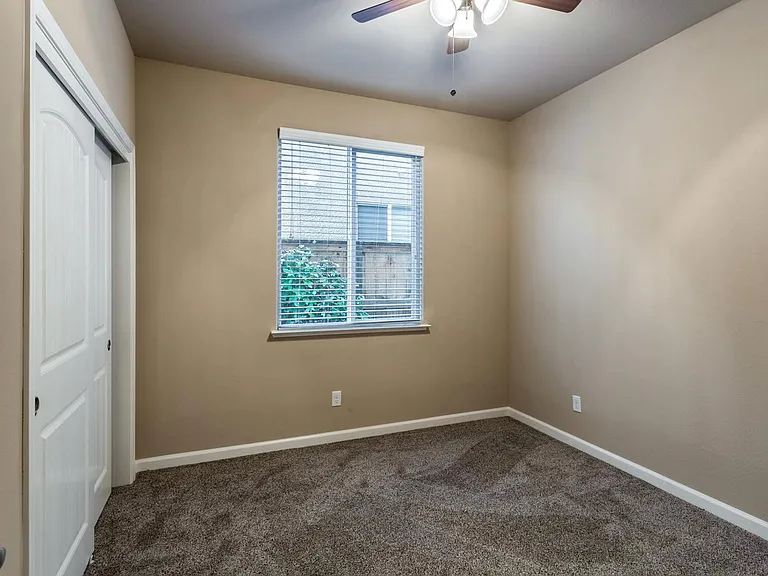 4044 Heritage Ln — Photo 30
