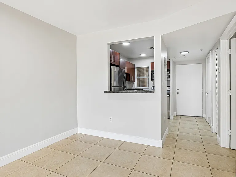 The Oaks Condominium — Photo 16