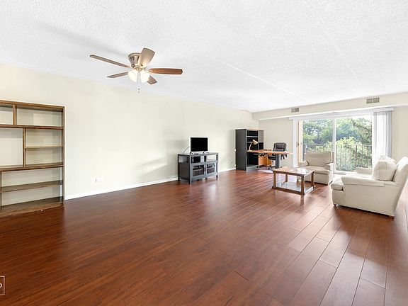 2nd image of 4106 N Narragansett Ave APT 403