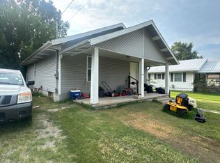525 N Lyon Ave, Marshall, MO 65340