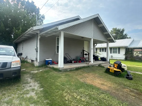 525 N Lyon Ave, Marshall, MO 65340