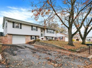 385 Valley View Dr, New Holland, PA 17557