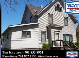 16 4th St NW, Kenmare, ND 58746