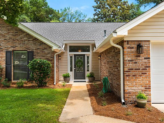 3rd image of 619 Rosewood Way