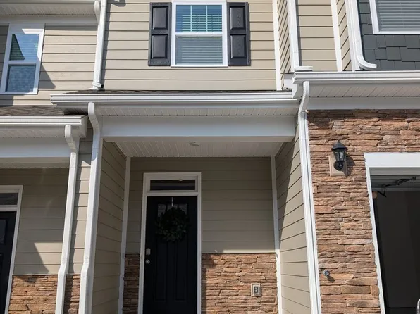 323 Creekview Rd, Hendersonville, NC 28792