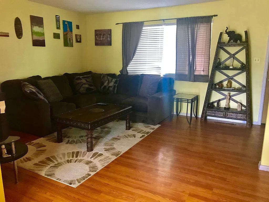 3 bed, 1311 sqft, $1,995 — Photo 2