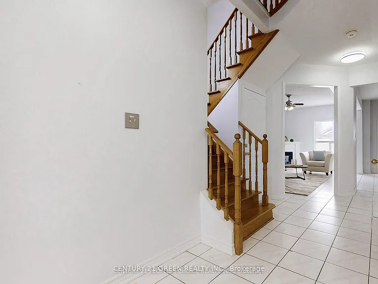 3253 Bruzan Cres #UPPER — Photo 5